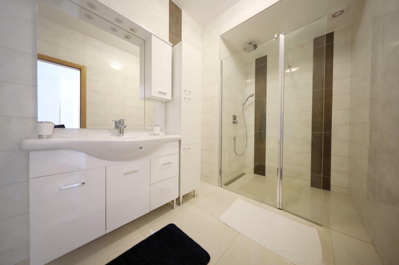 Apartmani Vlado Mitar Sukošan Buitenkant foto