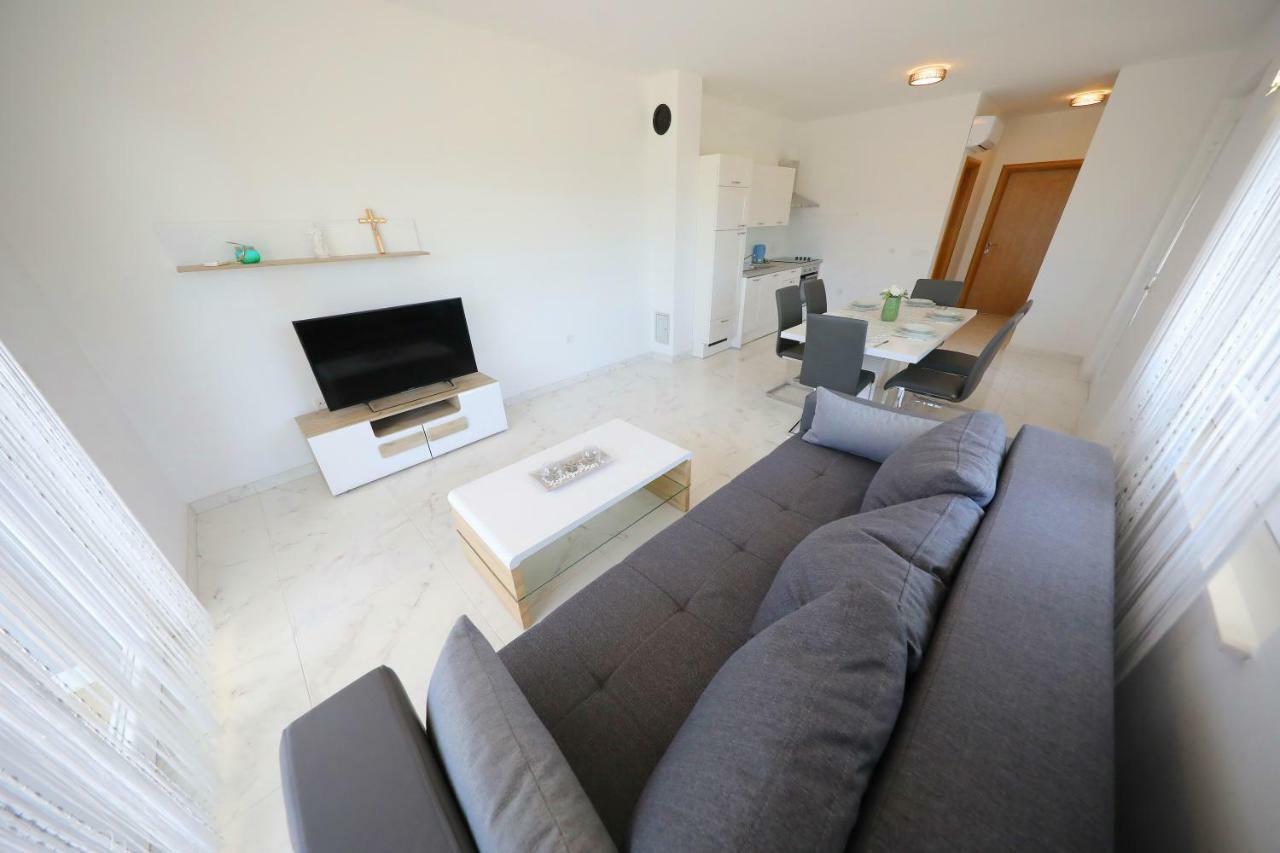 Apartmani Vlado Mitar Sukošan Buitenkant foto