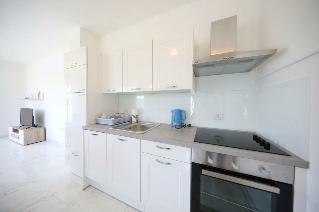 Apartmani Vlado Mitar Sukošan Buitenkant foto