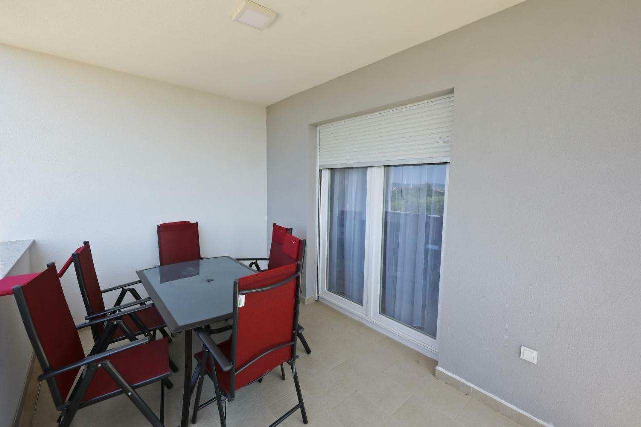 Apartmani Vlado Mitar Sukošan Buitenkant foto