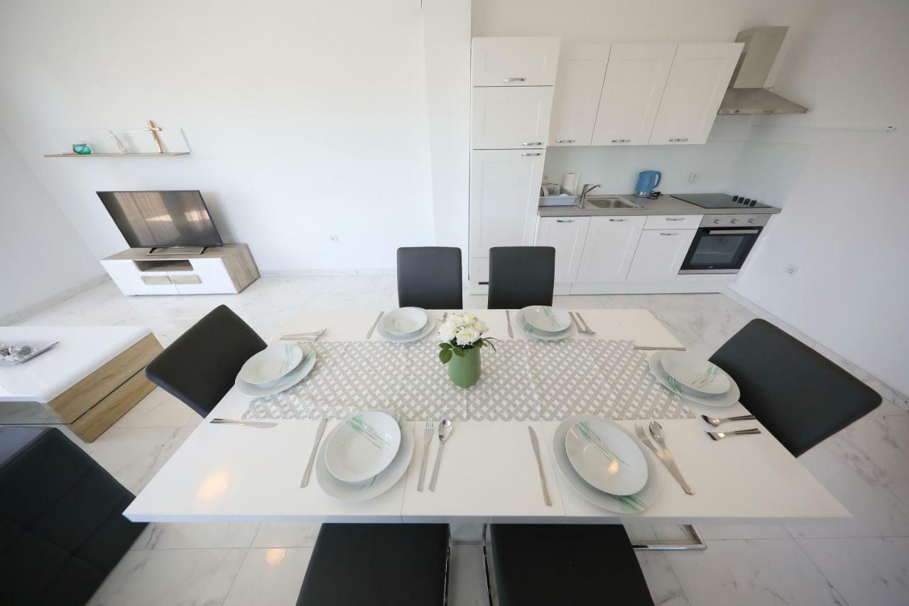Apartmani Vlado Mitar Sukošan Buitenkant foto