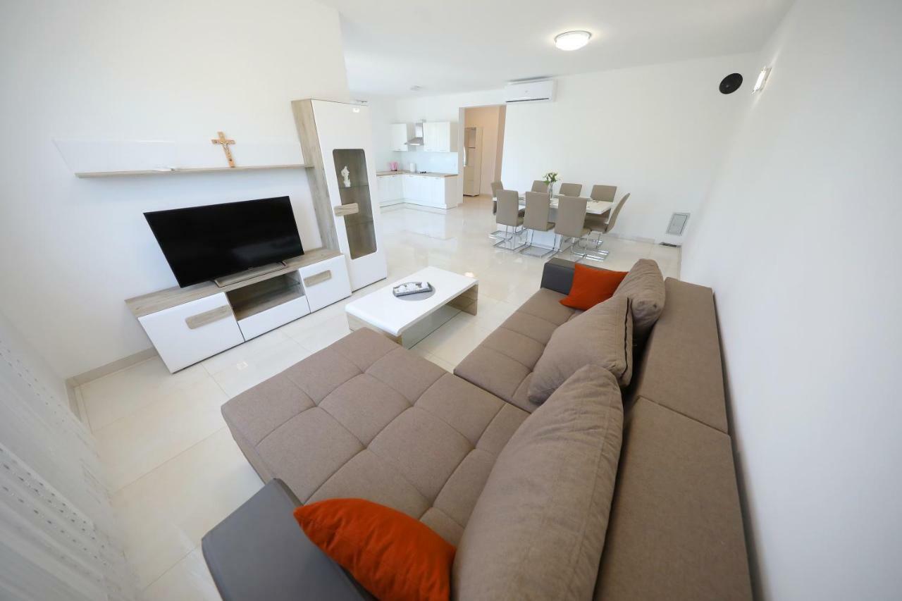 Apartmani Vlado Mitar Sukošan Buitenkant foto