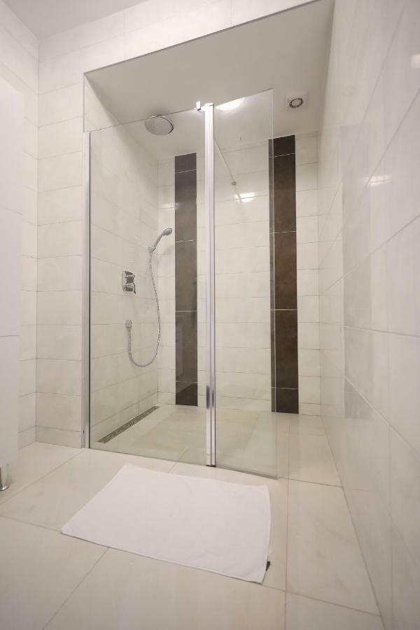 Apartmani Vlado Mitar Sukošan Buitenkant foto