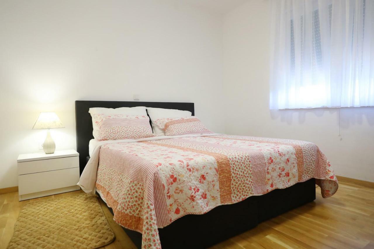 Apartmani Vlado Mitar Sukošan Buitenkant foto