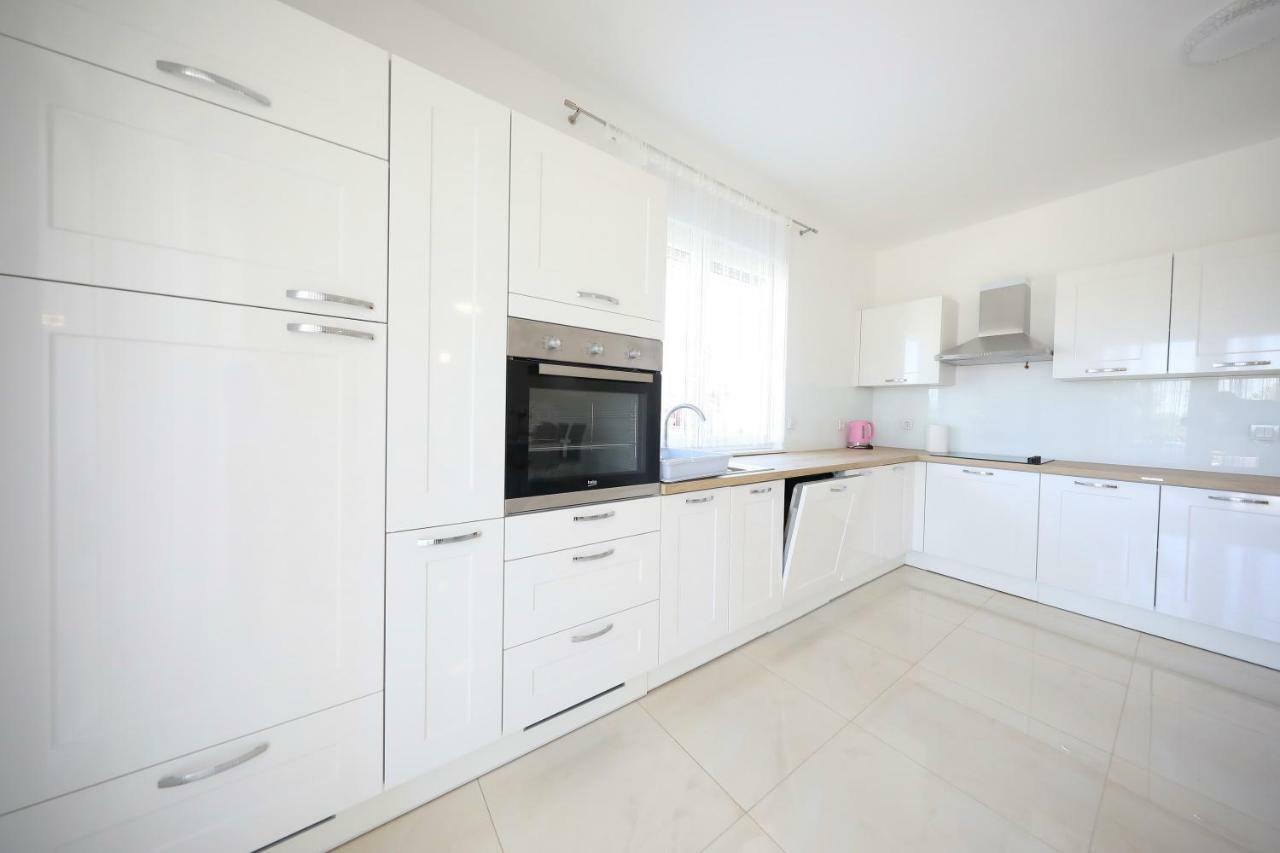Apartmani Vlado Mitar Sukošan Buitenkant foto