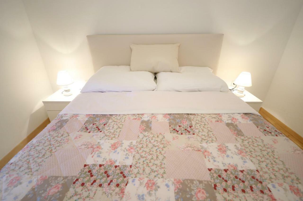Apartmani Vlado Mitar Sukošan Buitenkant foto