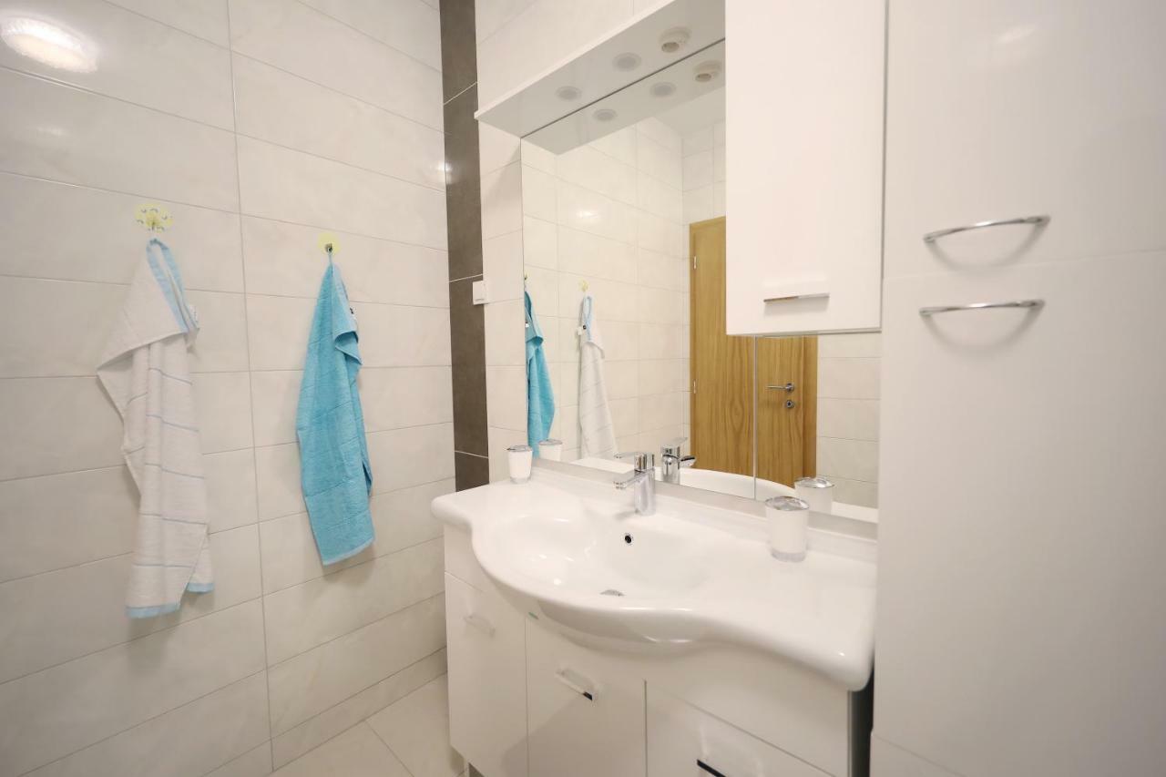 Apartmani Vlado Mitar Sukošan Buitenkant foto