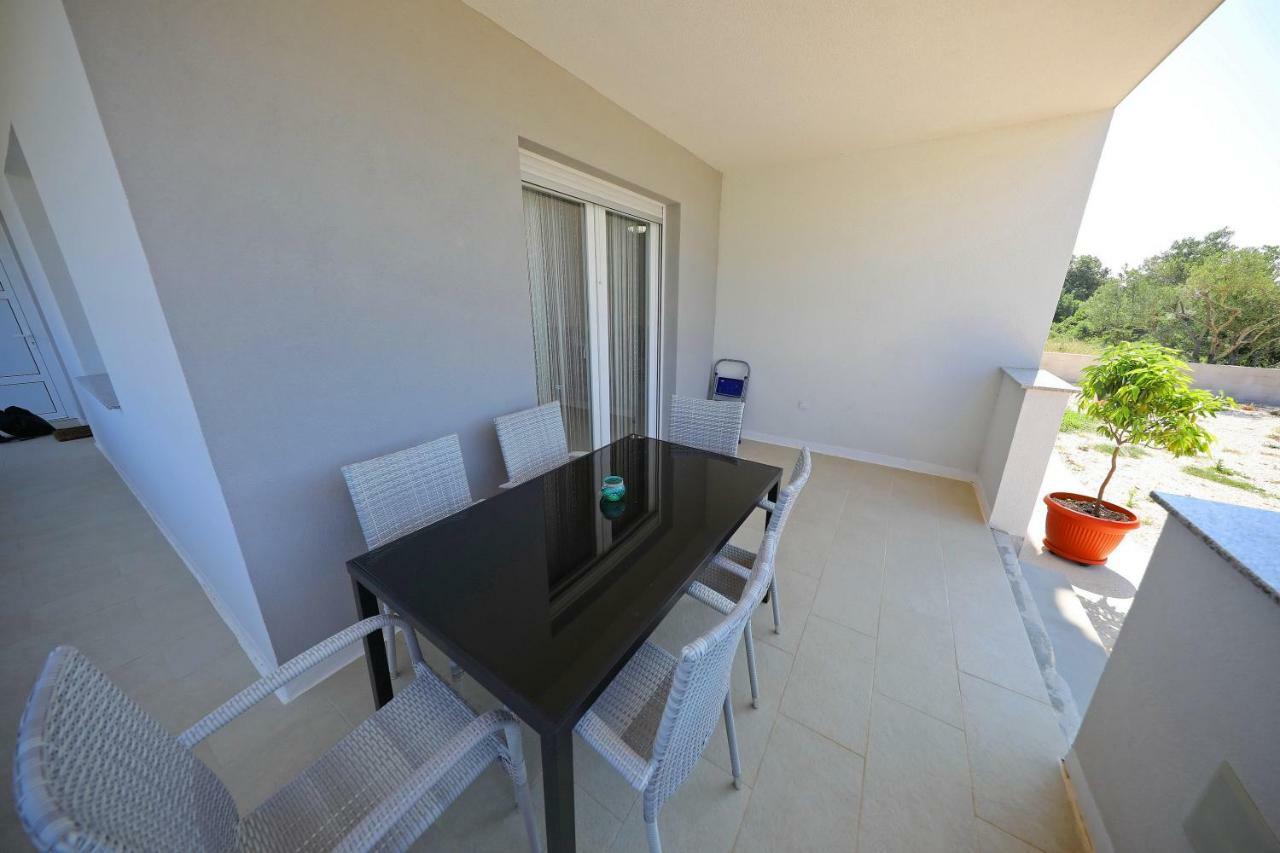 Apartmani Vlado Mitar Sukošan Buitenkant foto
